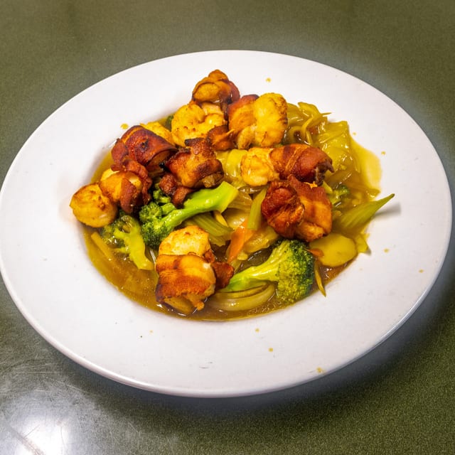 6. Lomi Lomi.